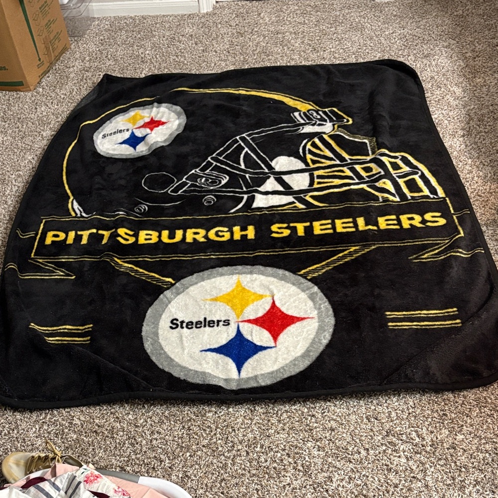 NFL Apparel-Large Pittsburgh Steelers Black Fleece Blanket 6’x4’.5 - Picture 1 of 5